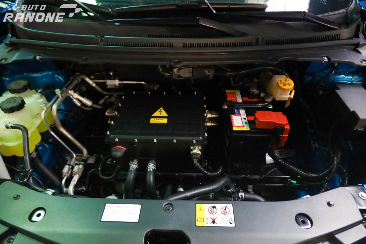 vệ sinh khoang máy ô tô