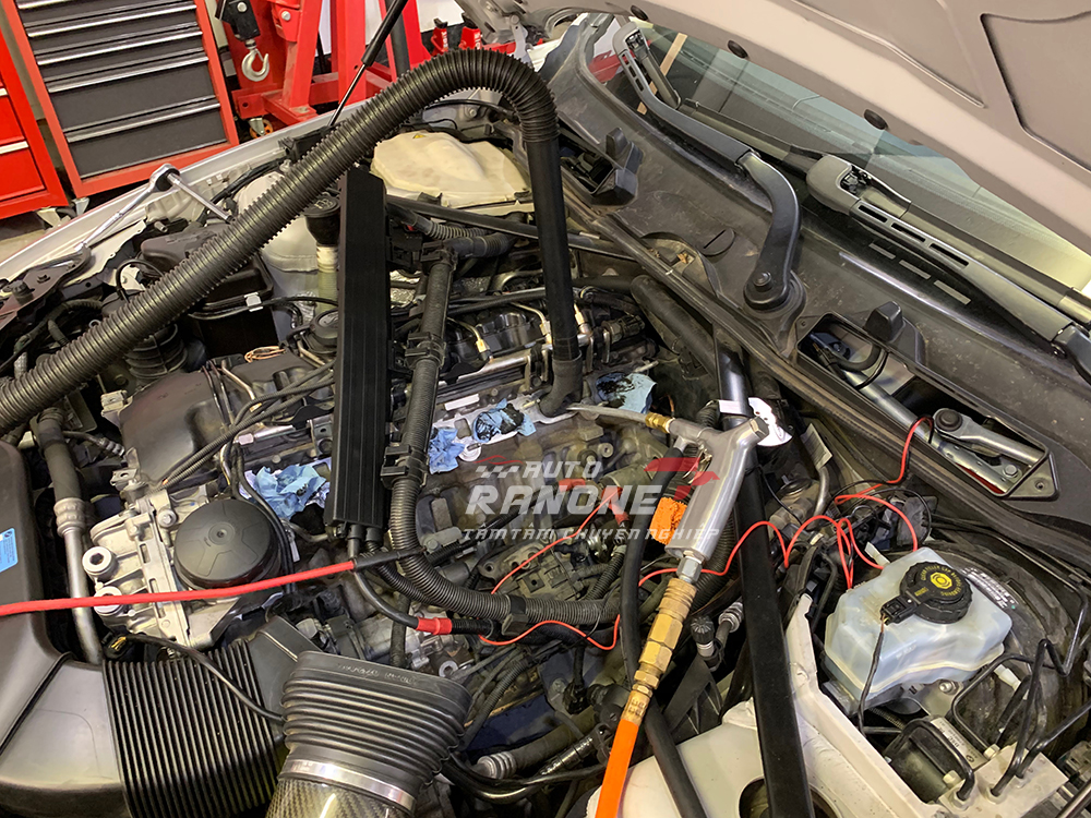 vệ sinh họng hút ô tô