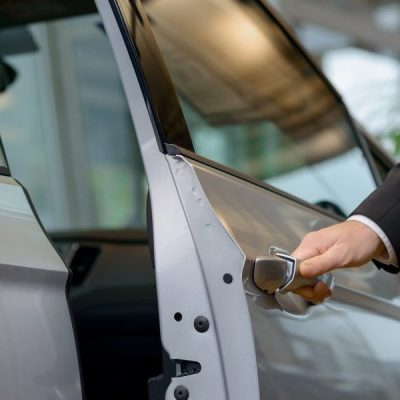 sửa cửa xe ô tô