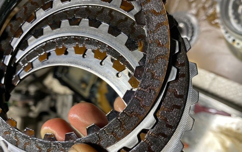 rò rỉ dầu hộp số sàn