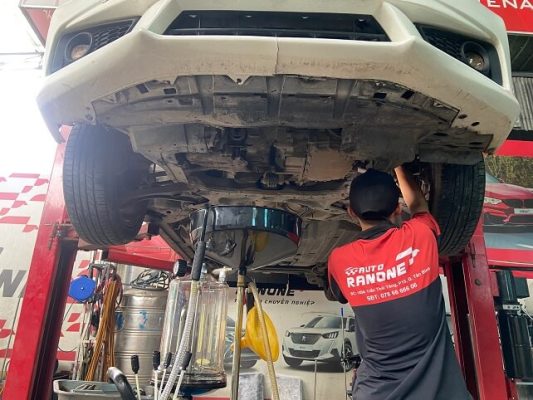 Thay dầu nhớt cho xe Hyundai Accent