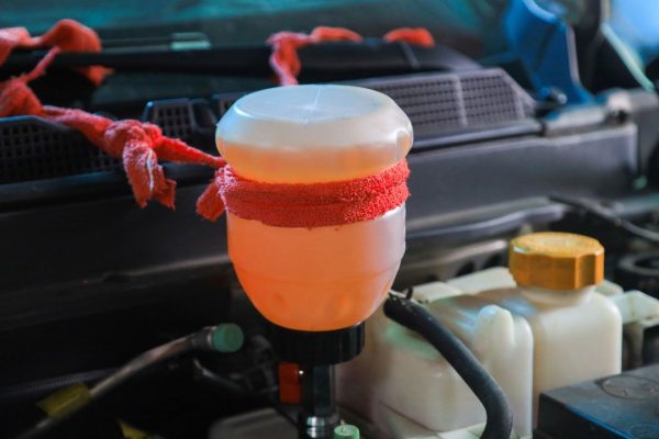 thay dầu phanh ô tô