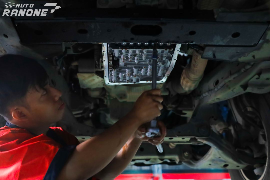 bảo dưỡng thay nhớt hộp số