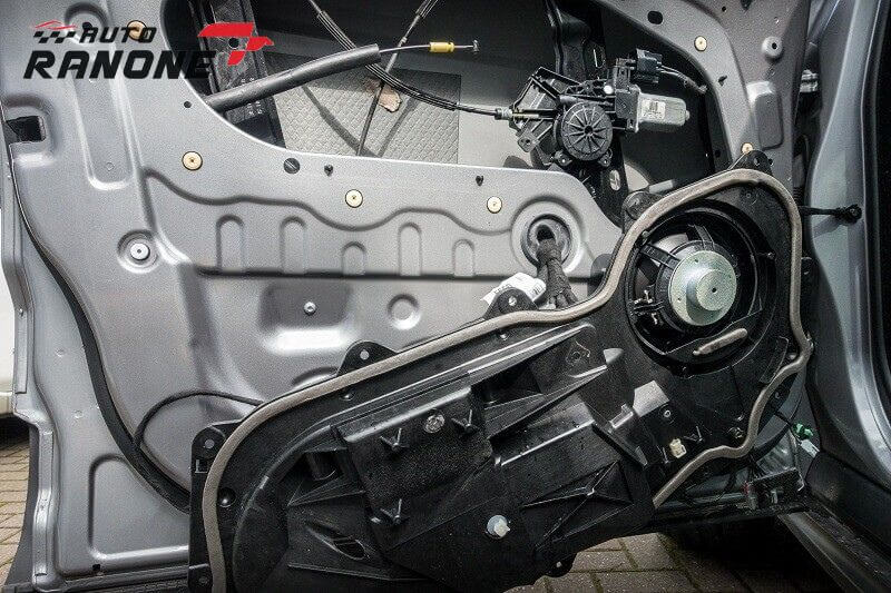 sửa cửa xe ô tô