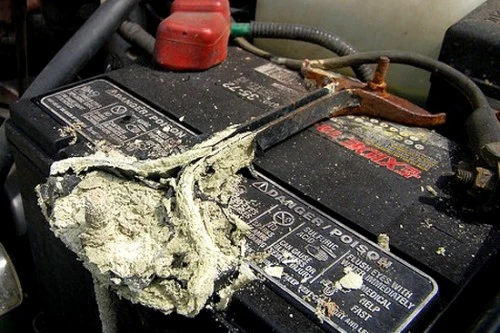 bình ắc quy bị nổ