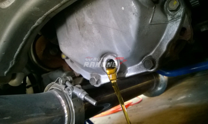 bảo dưỡng thay dầu cầu sau ô tô