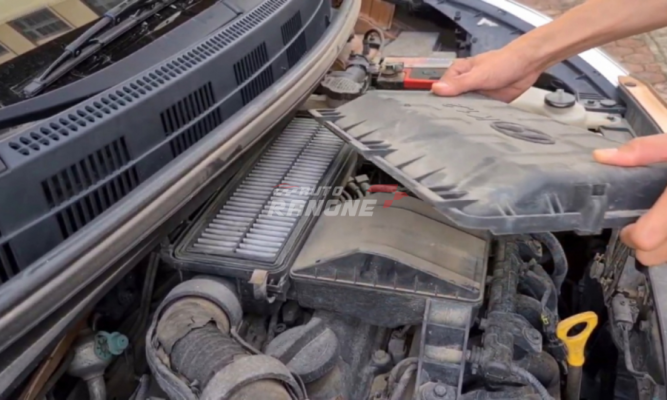 bảo dưỡng vệ sinh lọc gió động cơ ô tô