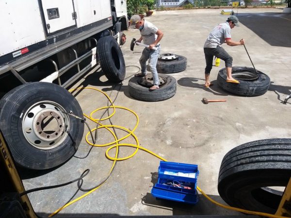 cuu ho lốp ô tô lưu động