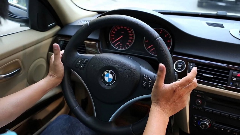 đánh lái ô tô nặng cần sửa thước lái