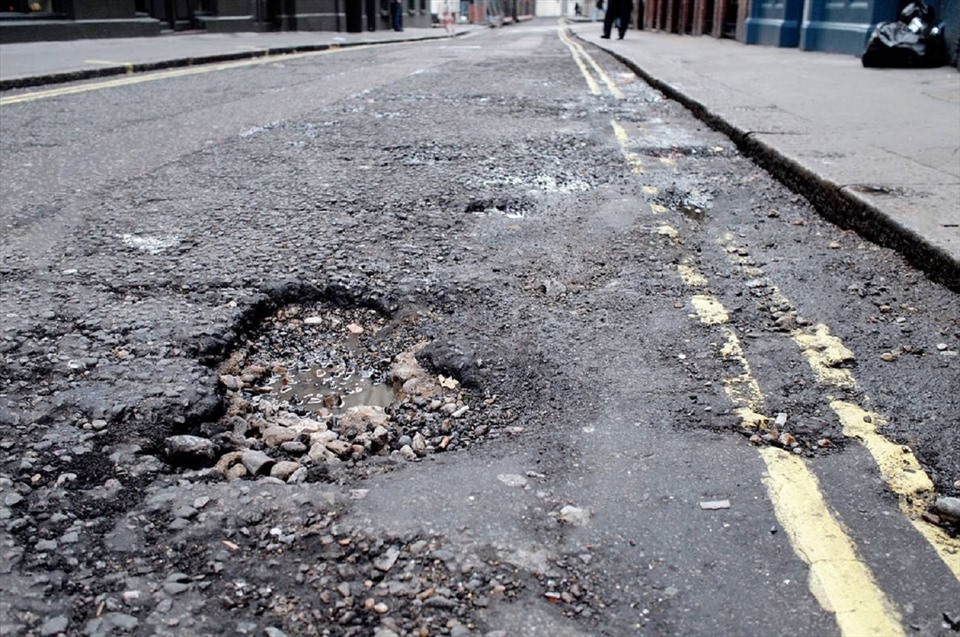 đường xá nhiều ổ gà