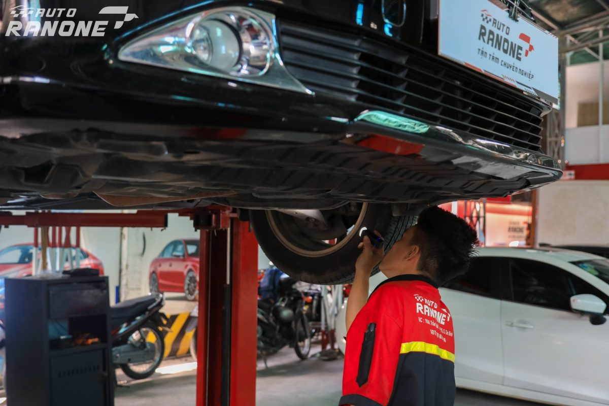 bảo dưỡng gầm ô tô treo