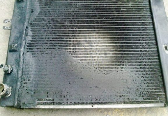 két nước oto bị hỏng