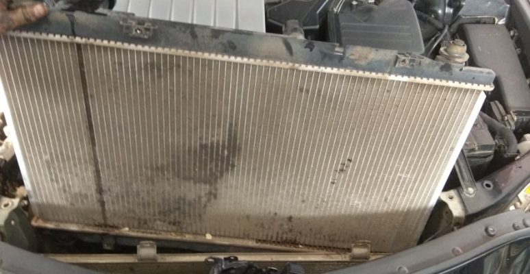 súc rửa két nước ô tô