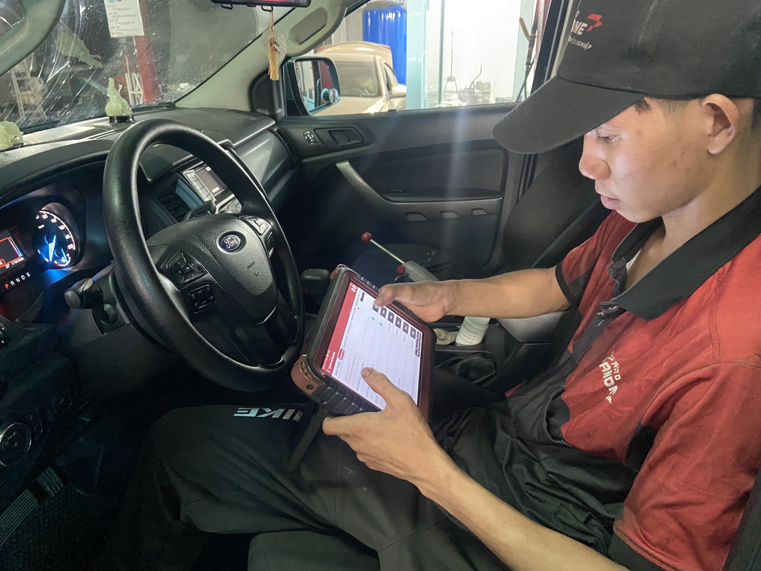 quy trình bảo dưỡng xe ford