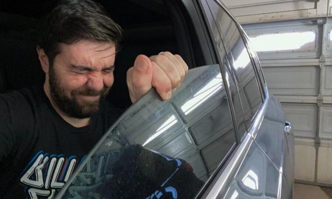 sửa kính xe ô tô