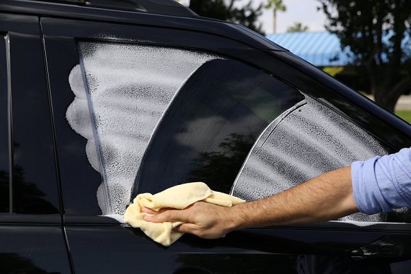 bảo dưỡng cửa kính ô tô