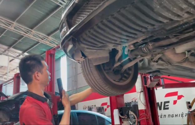 kiểm tra lốp xe ô tô