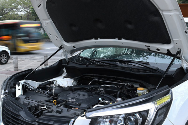 vệ sinh khoang máy xe ô tô