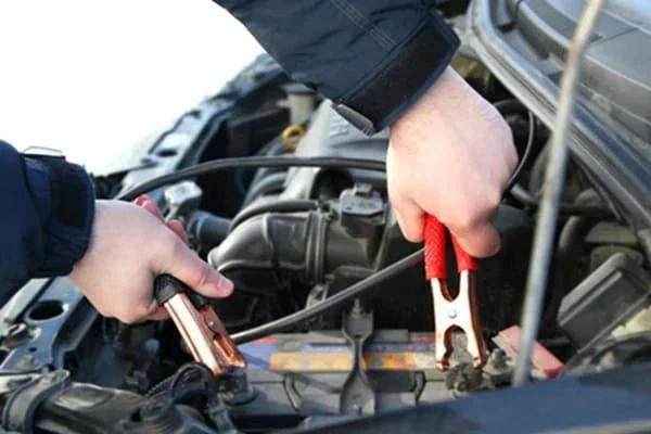 sửa bình ắc quy khô ô tô