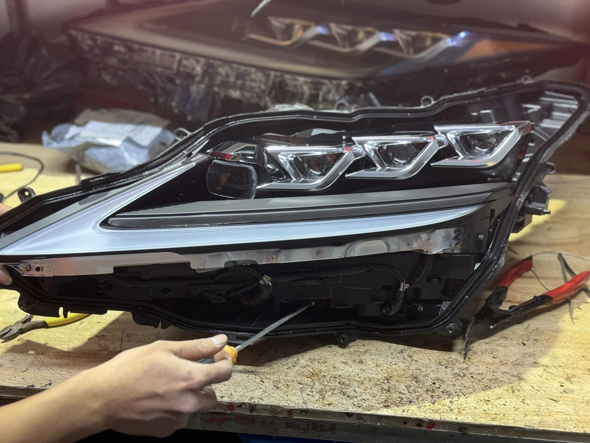 sửa đèn xe lexus