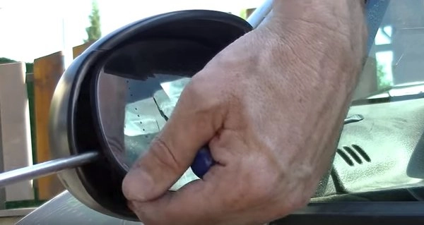 sửa gương chiếu hậu ô tô