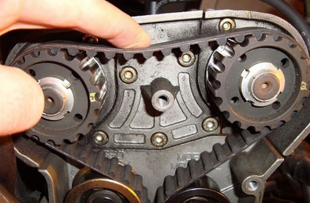 thay dây curoa cam xe