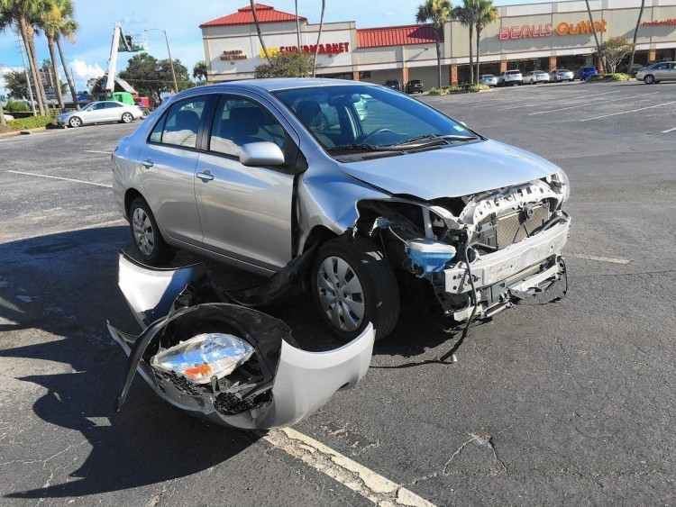 va chạm móp đầu xe